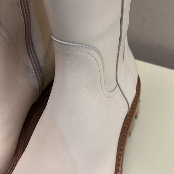 AGL MADE IN ITALY White Knee-High Combat Boots with Seamless Design - Picture 5 of 11